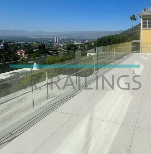 Hollywood Reservoir - Residential - A U-Channel installation by LA Railings