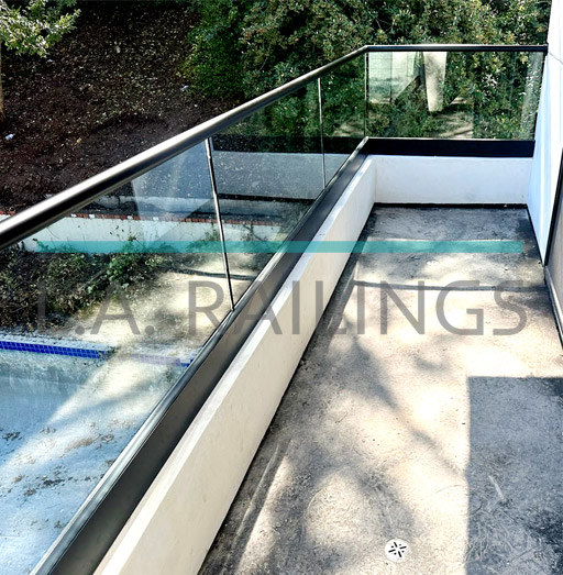 Bel Air - Residential - A U-Channel installation by LA Railings