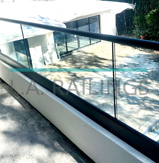 Bel Air - Residential - A U-Channel installation by LA Railings