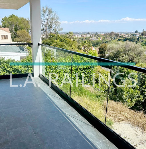 Baldwin Hills - Residential - A U-Channel installation by LA Railings