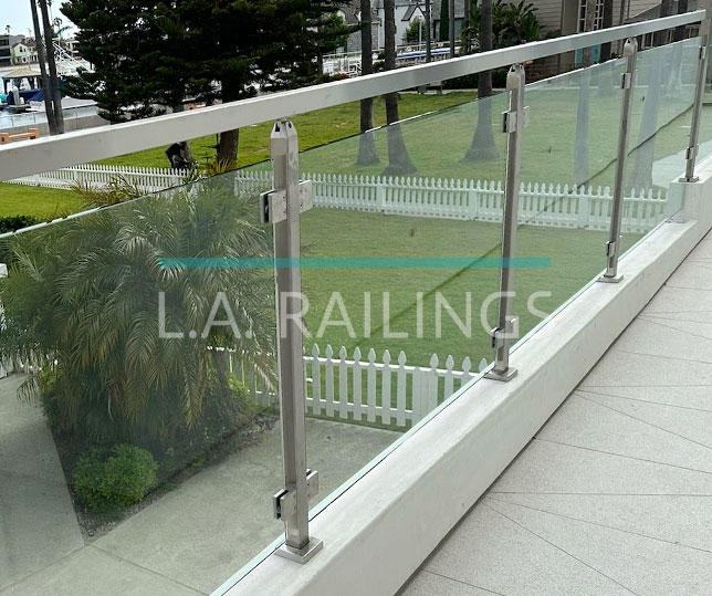 Top-mounted glass railings by LA Railings